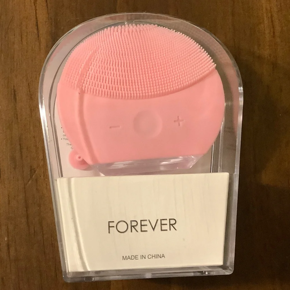 Forever Facial Cleansing Device NWT